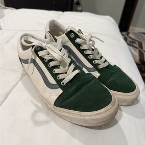 Vans Low-Top Sneakers in Green and White with Gray Side Stripe